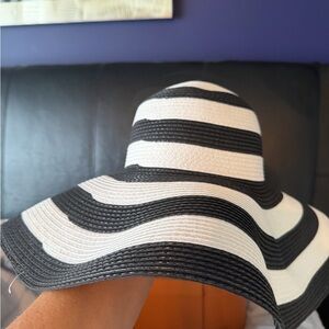 Black and White Striped Sun Hat